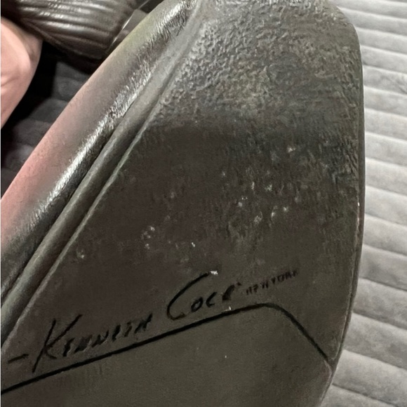 Kenneth Cole upper leather booties 3.5” heel , brown chocolate color. - Picture 7 of 7